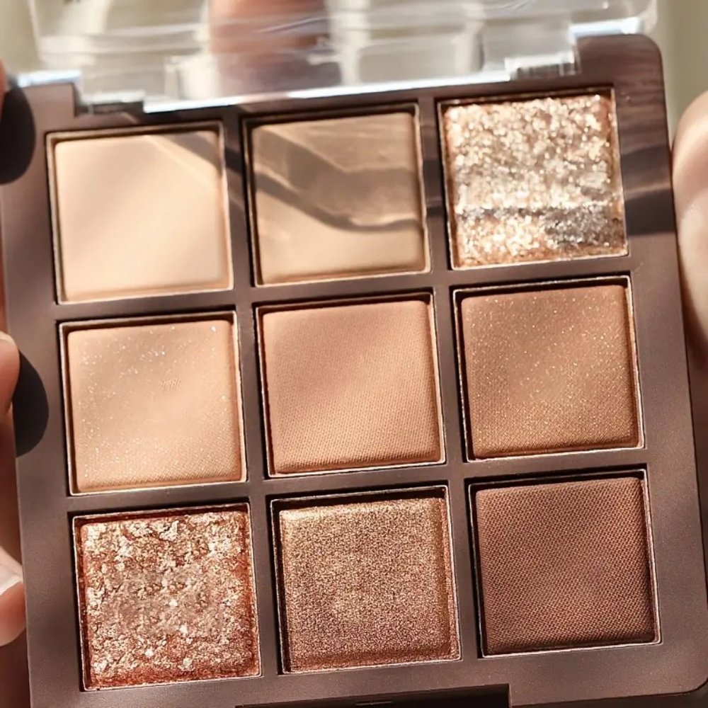 9 Colors Chocolate Eyeshadow Palette Matte Pearlescent Sequins Brighten Earth